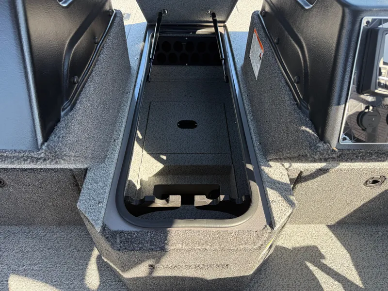 Slide: The Image of Crestliner Fish Hawk 1850 WT w/ 175HP Mercury ProXS! 2026 - 12