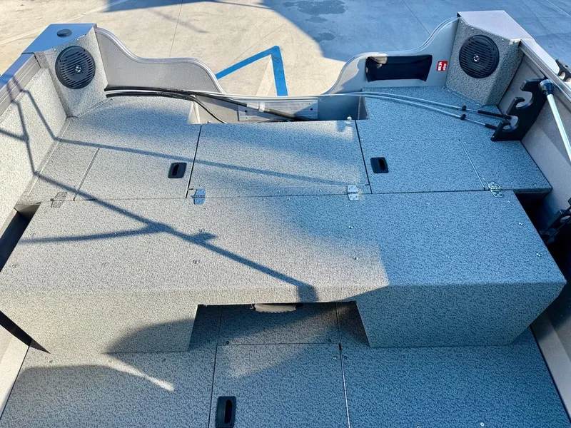 Slide: The Image of Crestliner 1650 Kodiak 2026 - 10