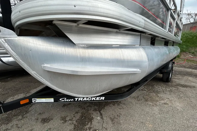 Slide: The Image of 2019 Sun Tracker Party Barge 18 DLX identification plate with serial numbers and barcodes. - 30