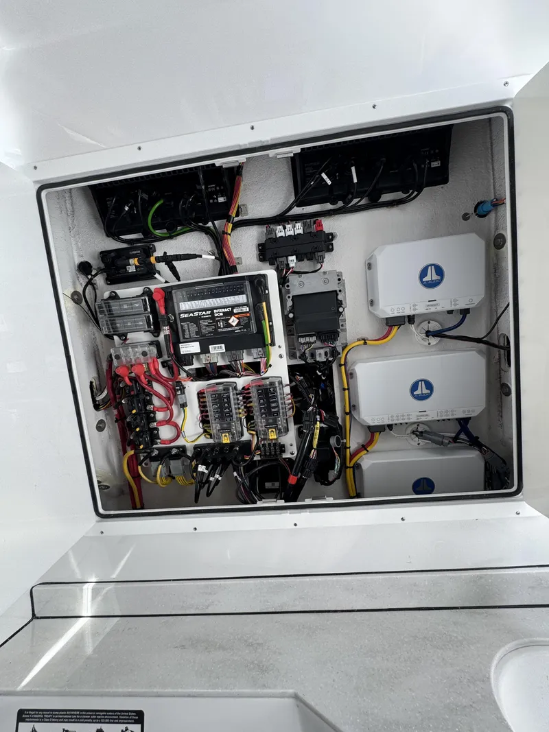 Slide: The Image of Sportsman Heritage 321 Center Console 2026 - 28