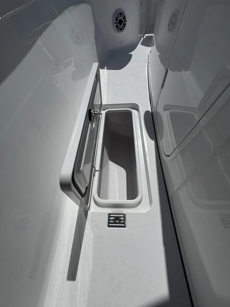 Slide: The Image of Sportsman Heritage 321 Center Console 2026 - 30