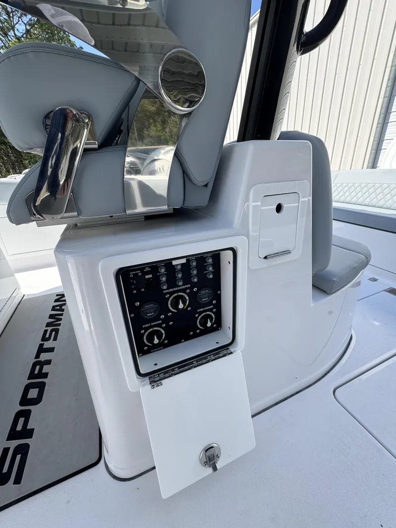 Slide: The Image of Sportsman Heritage 321 Center Console 2026 - 31