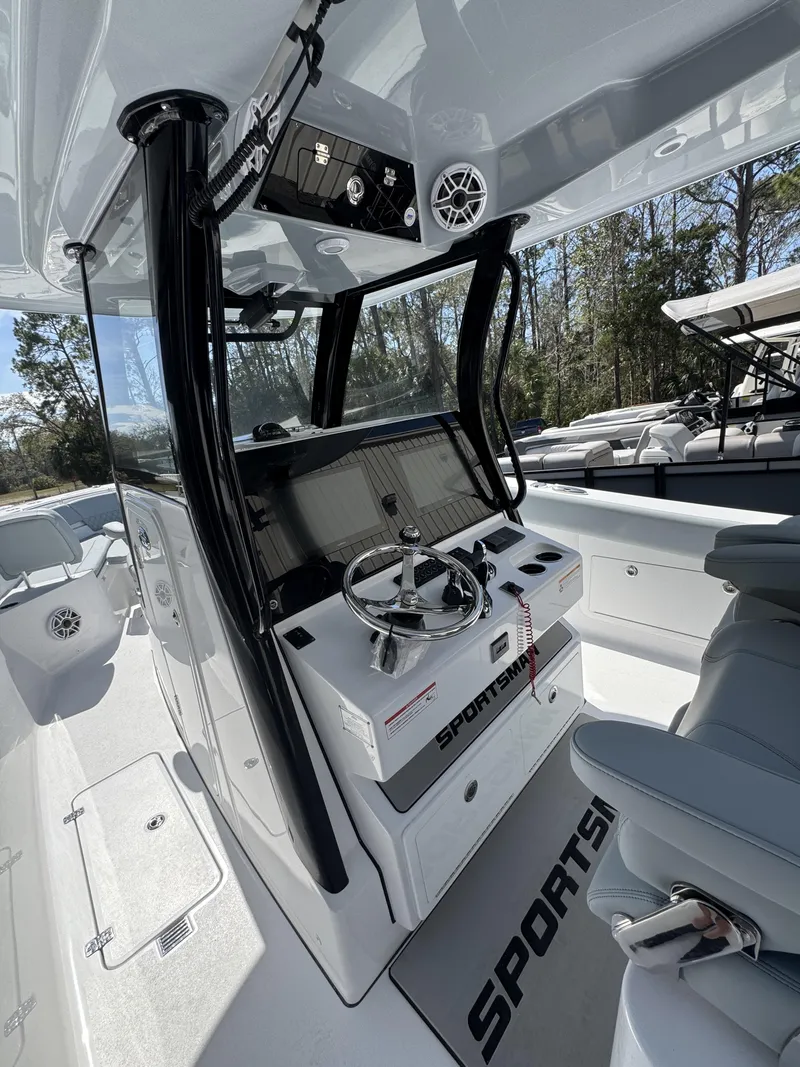 Slide: The Image of Sportsman Heritage 321 Center Console 2026 - 34