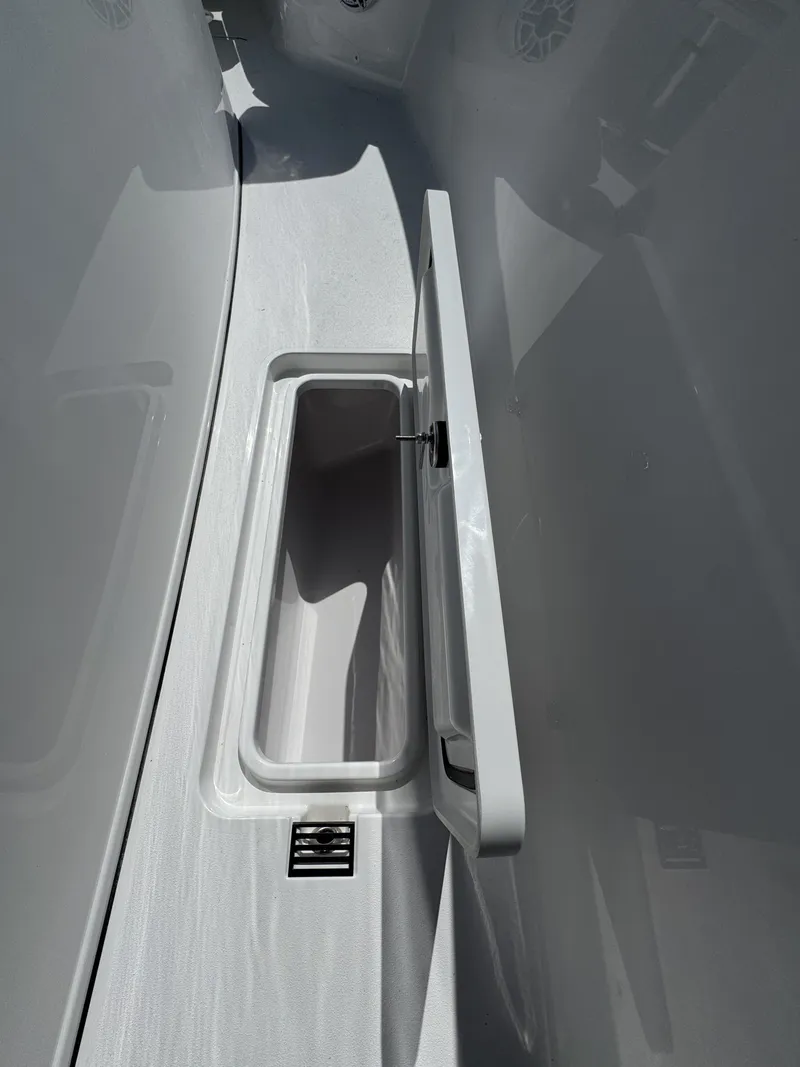 Slide: The Image of Sportsman Heritage 321 Center Console 2026 - 42