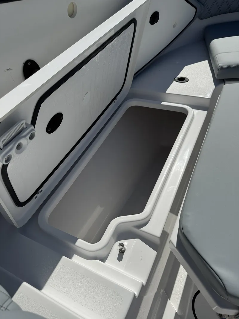 Slide: The Image of Sportsman Heritage 321 Center Console 2026 - 9