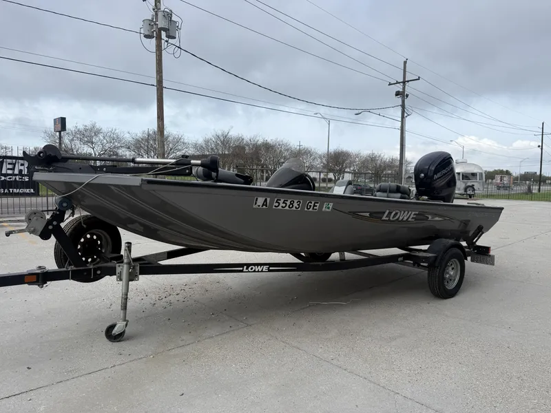 Slide: The Image of Lowe Stinger 175 2016 - 5