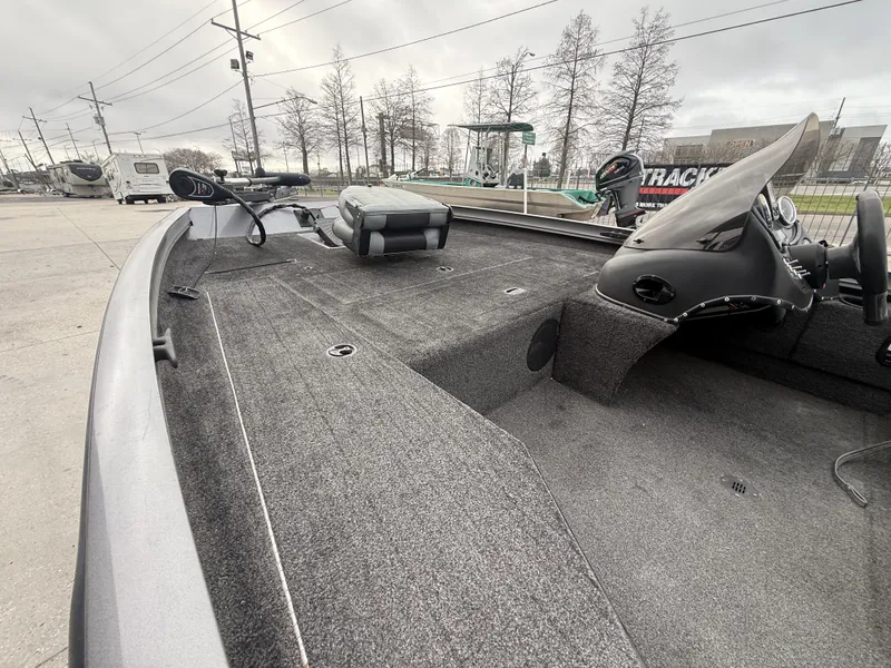 Slide: The Image of Lowe Stinger 175 2016 - 9