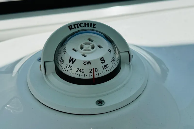 Slide: The Image of Compass on 2023 Sea Hunt Ultra 255 SE boat dashboard. - 17