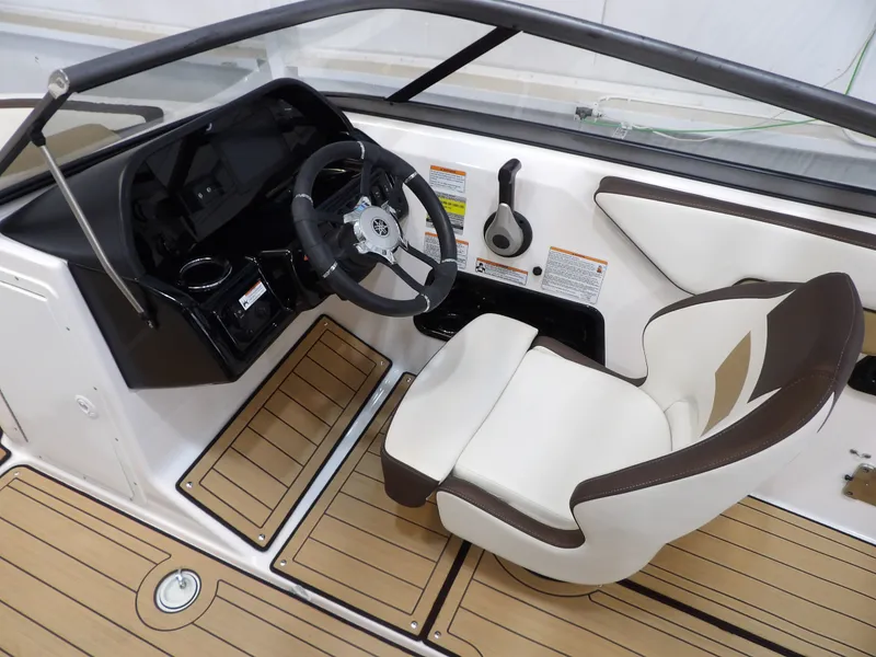 Slide: The Image of Yamaha 195S 2021 - 16