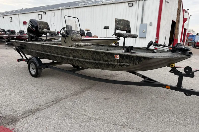 Slide: The Image of RPM range chart on a diagnostic screen for Tracker Grizzly 1860 MVX CC, 2025 model. - 20