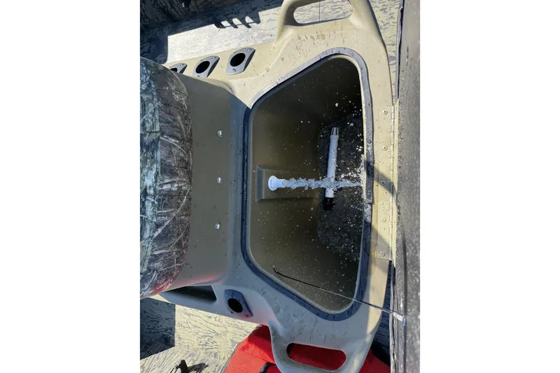 Slide: The Image of Livewell system in 2025 Tracker Grizzly 1860 MVX CC boat, water spraying inside. - 69