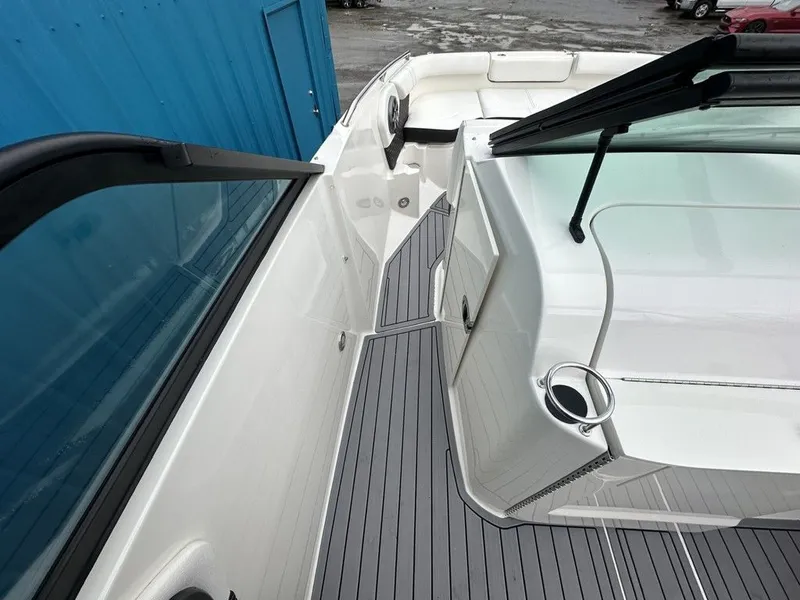 Slide: The Image of Sea Ray SDX 250 Outboard 2019 - 11