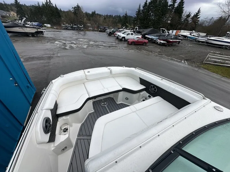 Slide: The Image of Sea Ray SDX 250 Outboard 2019 - 12