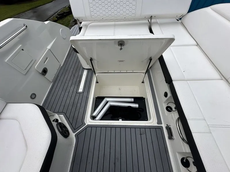 Slide: The Image of Sea Ray SDX 250 Outboard 2019 - 18