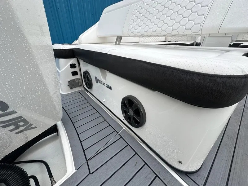 Slide: The Image of Sea Ray SDX 250 Outboard 2019 - 3