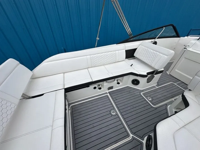 Slide: The Image of Sea Ray SDX 250 Outboard 2019 - 4