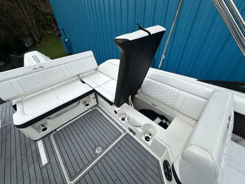 Slide: The Image of Sea Ray SDX 250 Outboard 2019 - 5