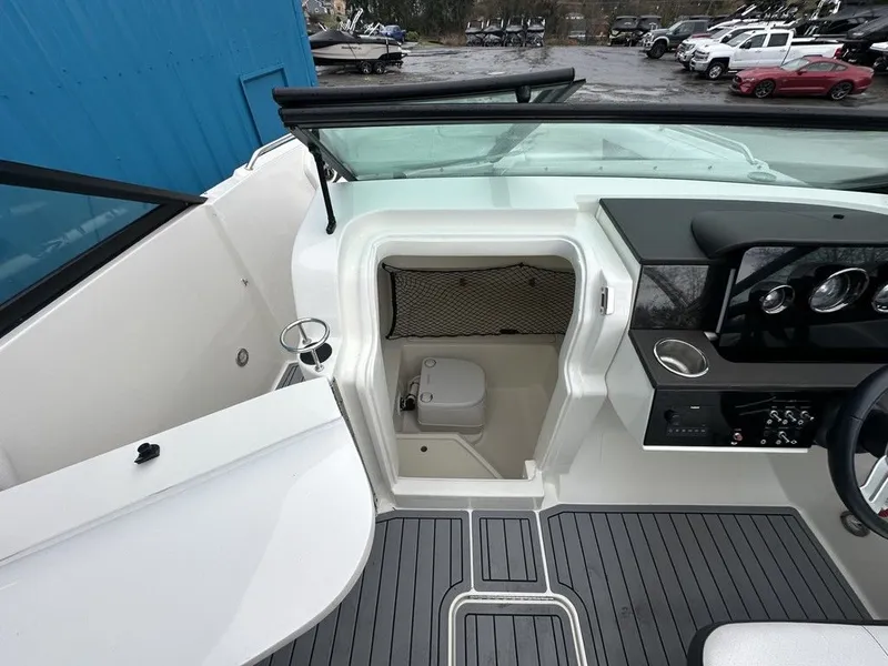 Slide: The Image of Sea Ray SDX 250 Outboard 2019 - 6