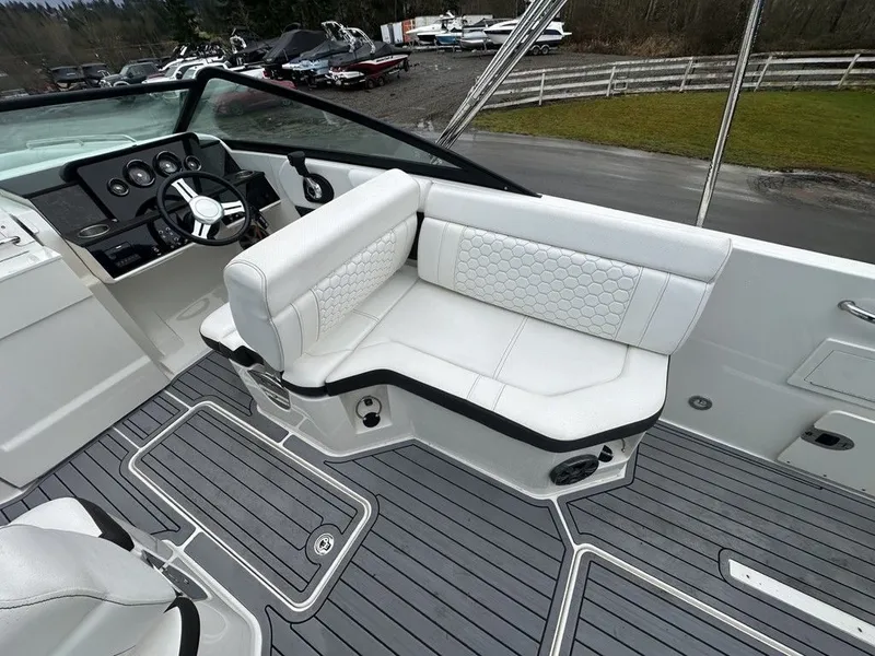 Slide: The Image of Sea Ray SDX 250 Outboard 2019 - 8
