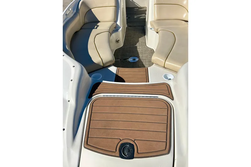 Slide: The Image of 2000 Sea Ray 240 Sundeck boat stern view with swim platform. - 13