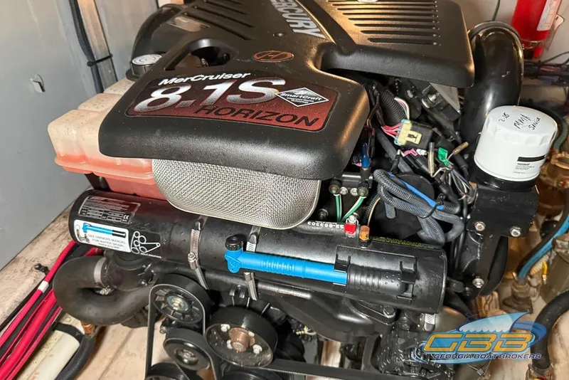 Slide: The Image of Engine of 2006 Sea Ray 40 Motor Yacht, featuring MerCruiser 8.1S Horizon. - 27