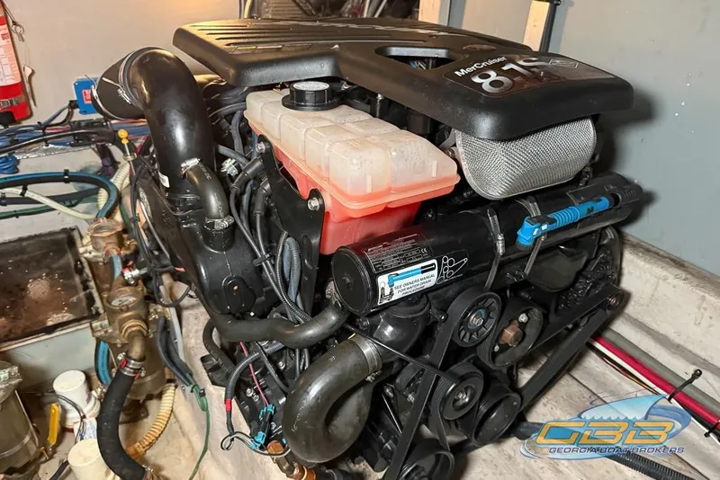 Slide: The Image of Engine of a 2006 Sea Ray 40 Motor Yacht, featuring MerCruiser 8.1S. - 38