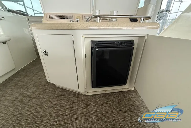 Slide: The Image of 2006 Sea Ray 40 Motor Yacht interior with kitchenette and mini fridge. - 39