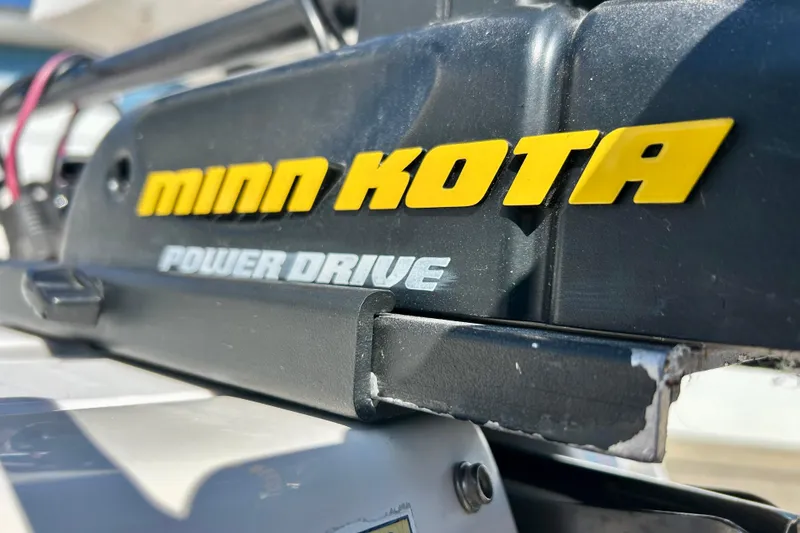 Slide: The Image of Minn Kota Power Drive motor on 2004 Starcraft Aurora 2000 OB boat. - 14