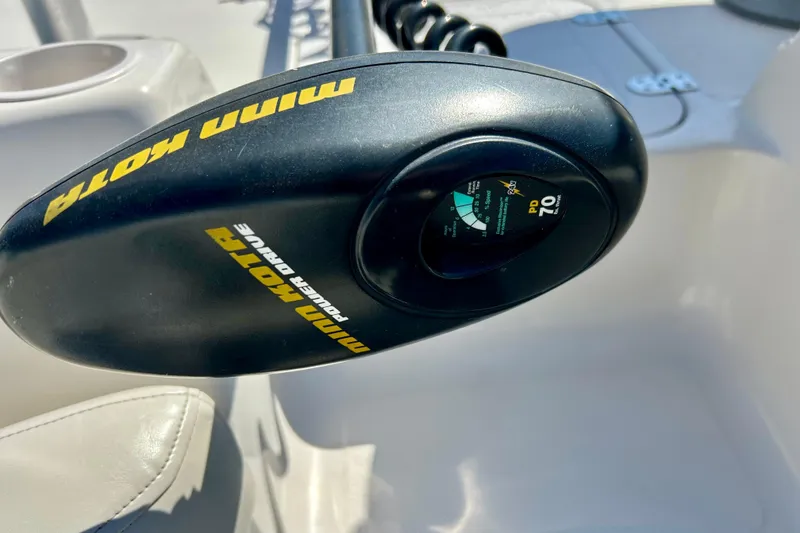 Slide: The Image of Minn Kota PowerDrive motor on 2004 Starcraft Aurora 2000 OB boat. - 24