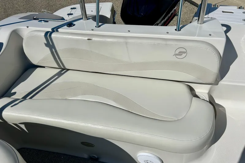 Slide: The Image of 2004 Starcraft Aurora 2000 OB boat seat with white upholstery and logo detail. - 27