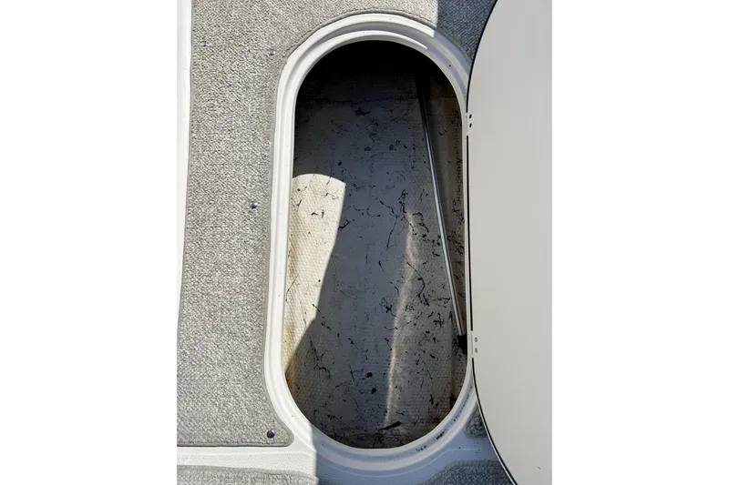 Slide: The Image of Open storage compartment on 2004 Starcraft Aurora 2000 OB boat. - 41