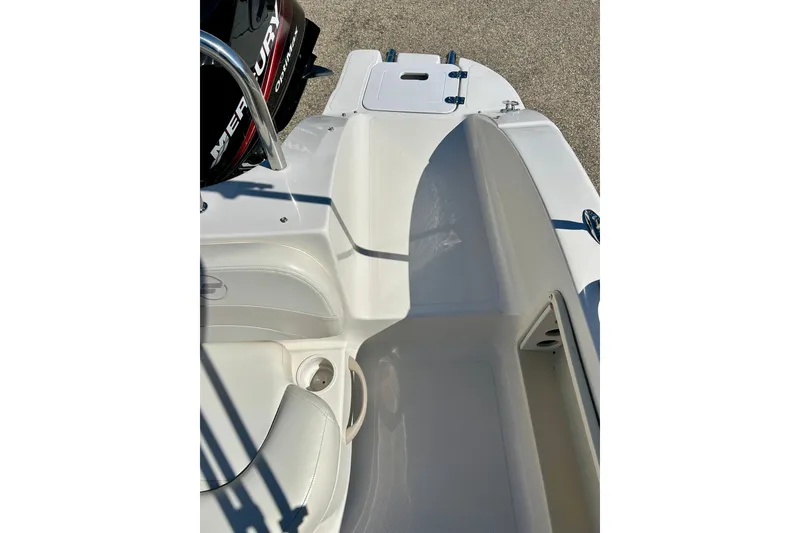 Slide: The Image of 2004 Starcraft Aurora 2000 OB boat interior with Mercury outboard motor. - 47