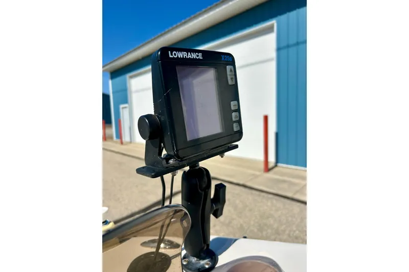 Slide: The Image of Lowrance X25B fish finder on 2004 Starcraft Aurora 2000 OB boat, near blue building. - 49