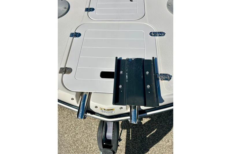 Slide: The Image of 2004 Starcraft Aurora 2000 OB boat deck with storage compartments and hardware. - 53