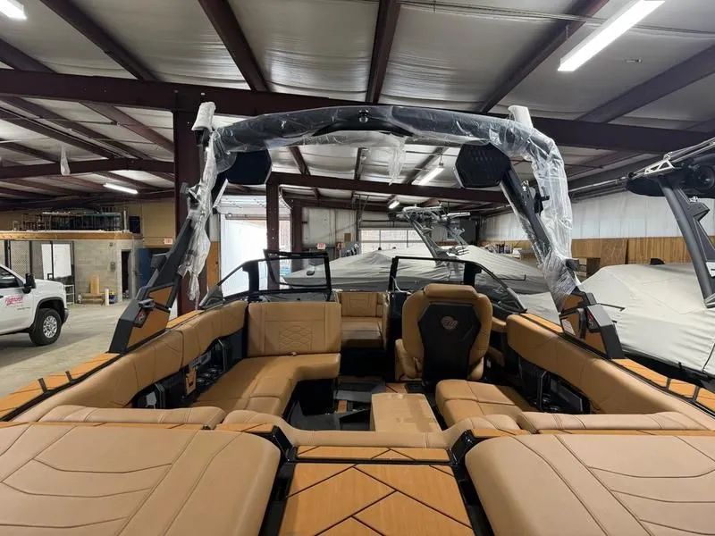 Slide: The Image of Malibu Wakesetter 23 LSV 2026 - 3