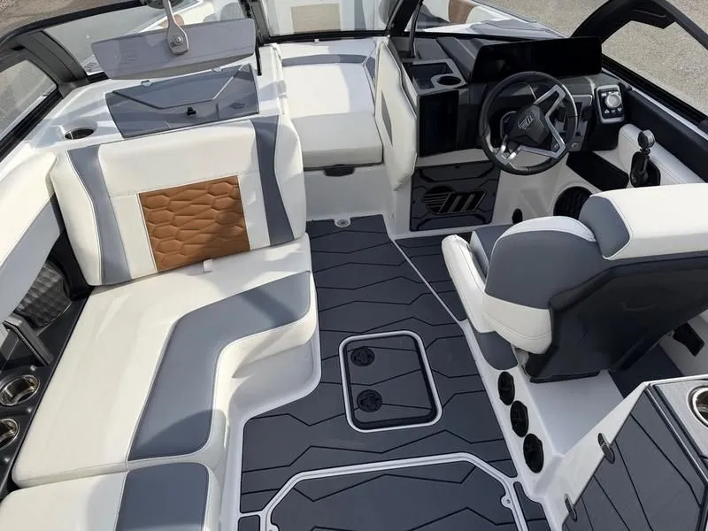 Slide: The Image of Malibu Wakesetter 24 MXZ 2025 - 10