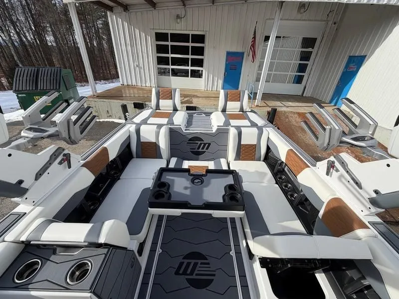 Slide: The Image of Malibu Wakesetter 24 MXZ 2025 - 11