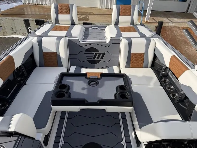 Slide: The Image of Malibu Wakesetter 24 MXZ 2025 - 13