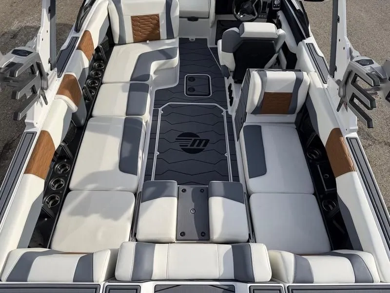 Slide: The Image of Malibu Wakesetter 24 MXZ 2025 - 14