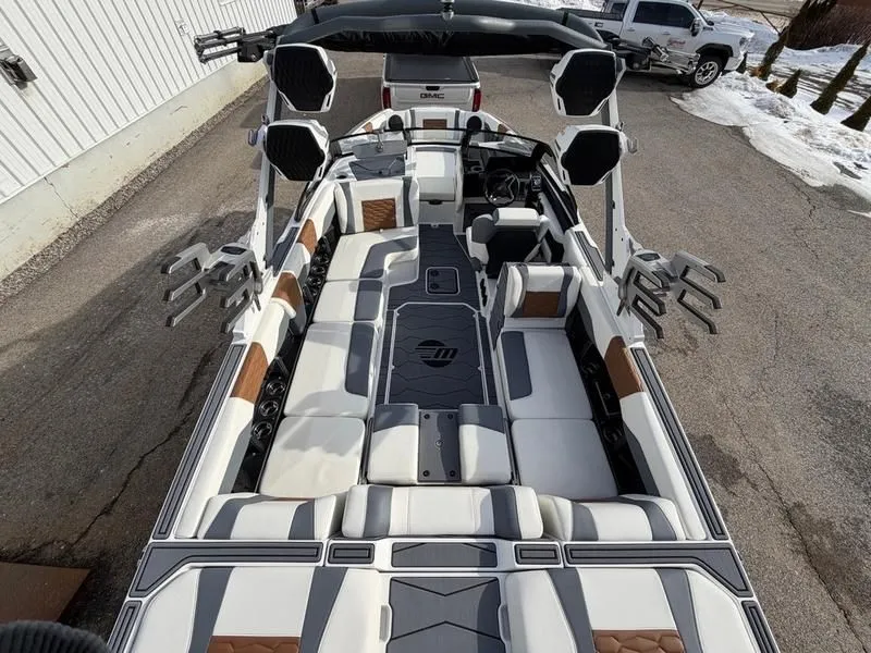 Slide: The Image of Malibu Wakesetter 24 MXZ 2025 - 15