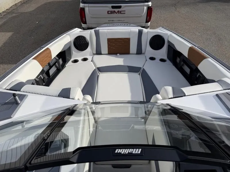 Slide: The Image of Malibu Wakesetter 24 MXZ 2025 - 16