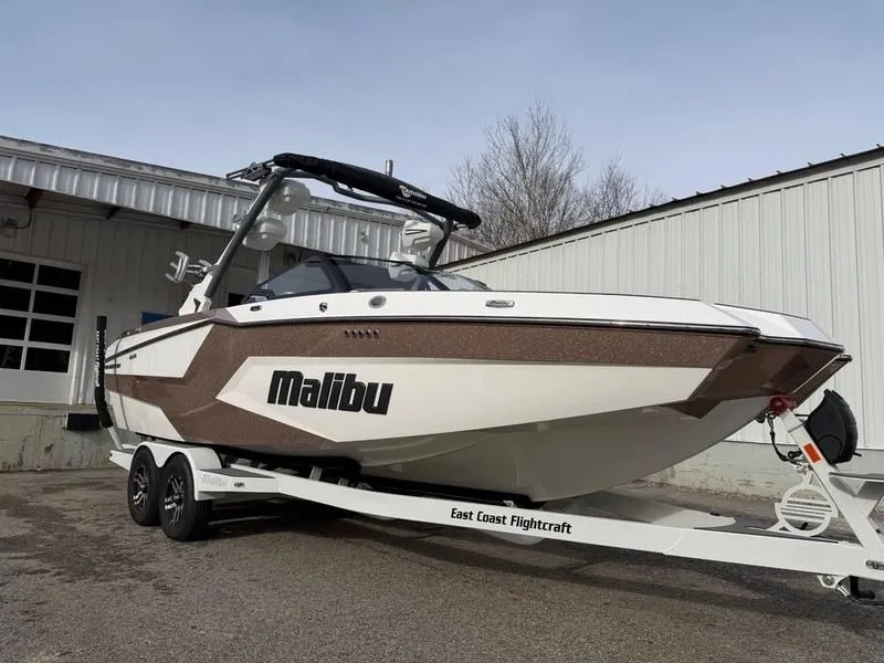 Slide: The Image of Malibu Wakesetter 24 MXZ 2025 - 3