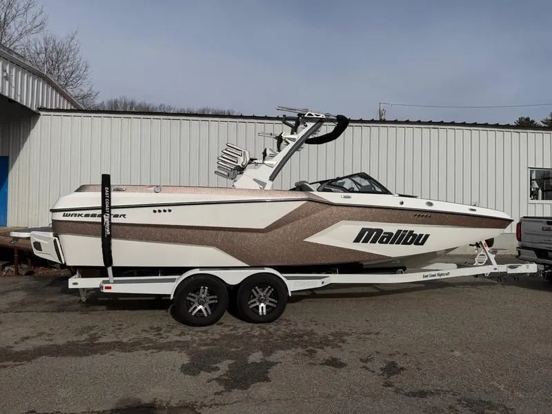 Slide: The Image of Malibu Wakesetter 24 MXZ 2025 - 6