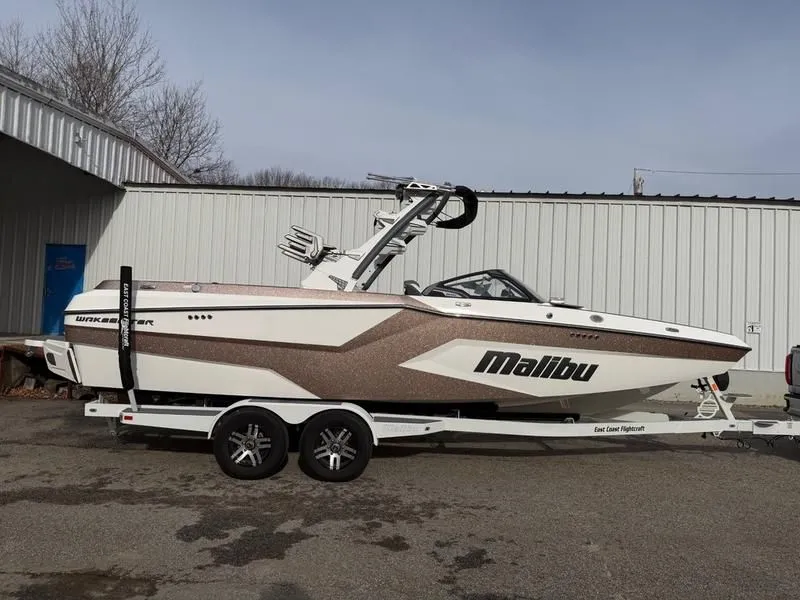 Slide: The Image of Malibu Wakesetter 24 MXZ 2025 - 8