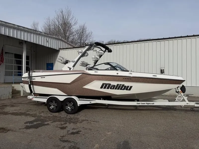 Slide: The Image of Malibu Wakesetter 24 MXZ 2025 - 9