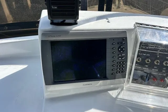 Slide: The Image of Garmin GPS device on 1996 Jefferson 52 Rivanna Cockpit MY yacht dashboard. - 20