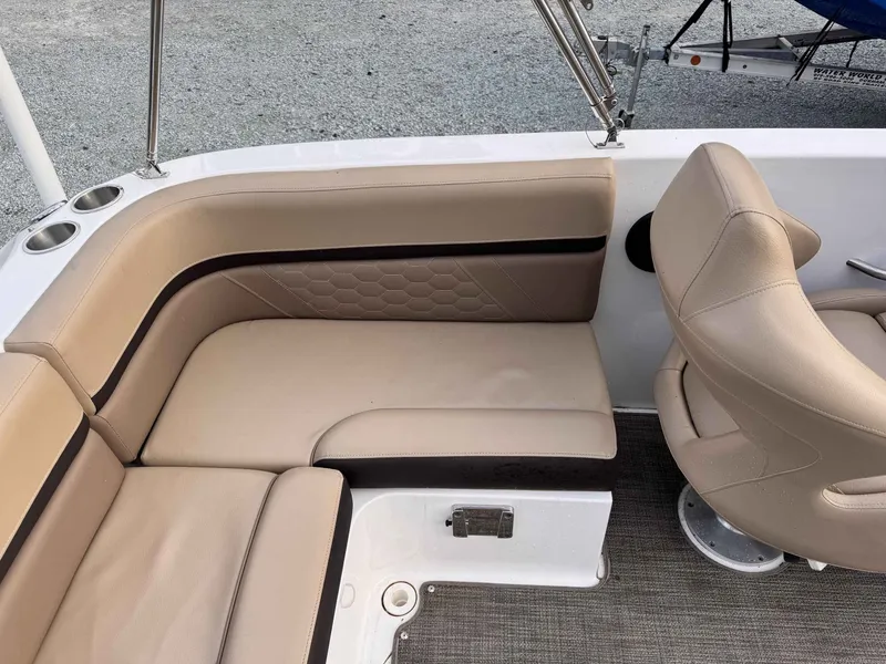 Slide: The Image of Hurricane 192 SS 2020 - 15