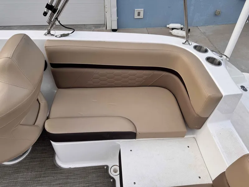 Slide: The Image of Hurricane 192 SS 2020 - 17