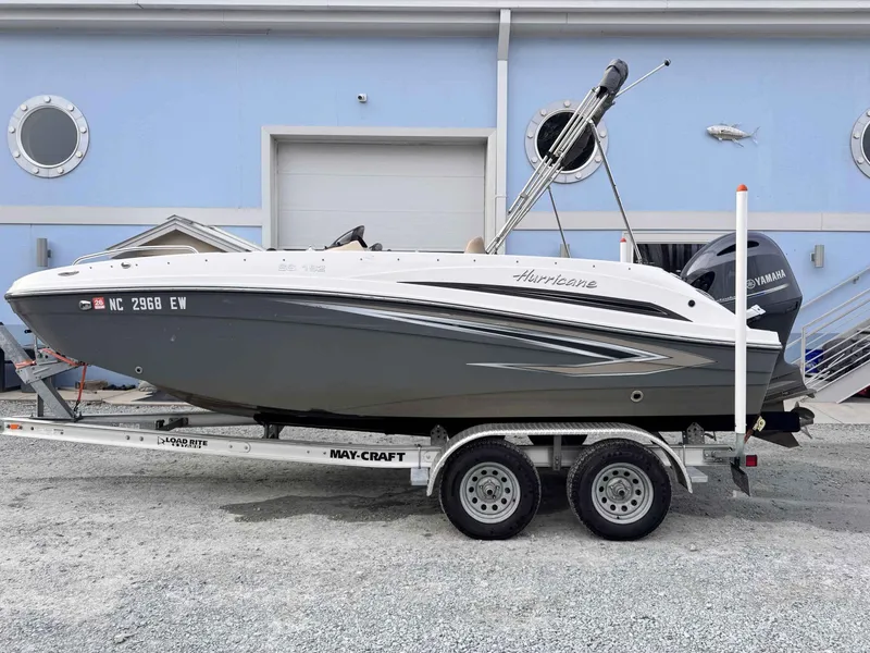 Slide: The Image of Hurricane 192 SS 2020 - 3