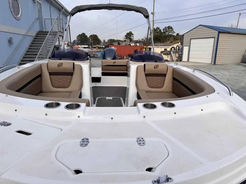 Slide: The Image of Hurricane 192 SS 2020 - 4